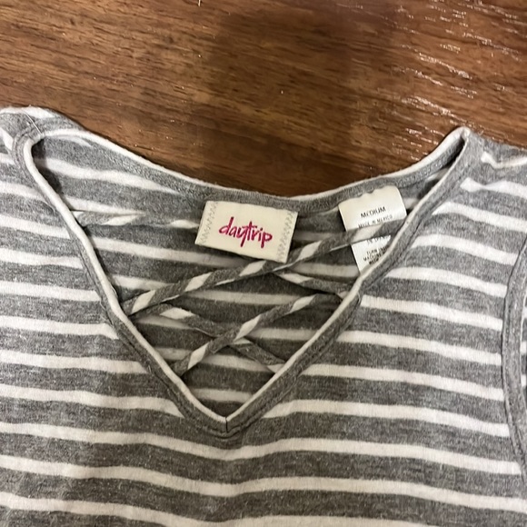 Daytrip, Medium, gray stripped with cross design. - Picture 2 of 3